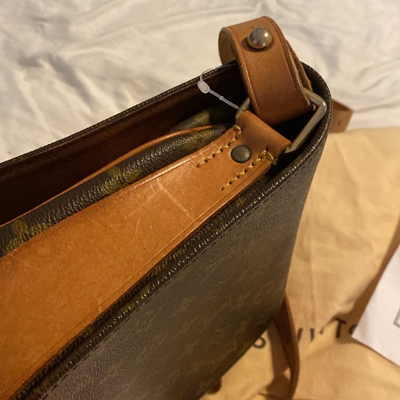 LV bag crossbody - Picture 8 of 8